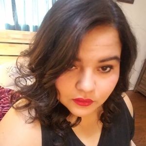 Meet your Posher, Janeth